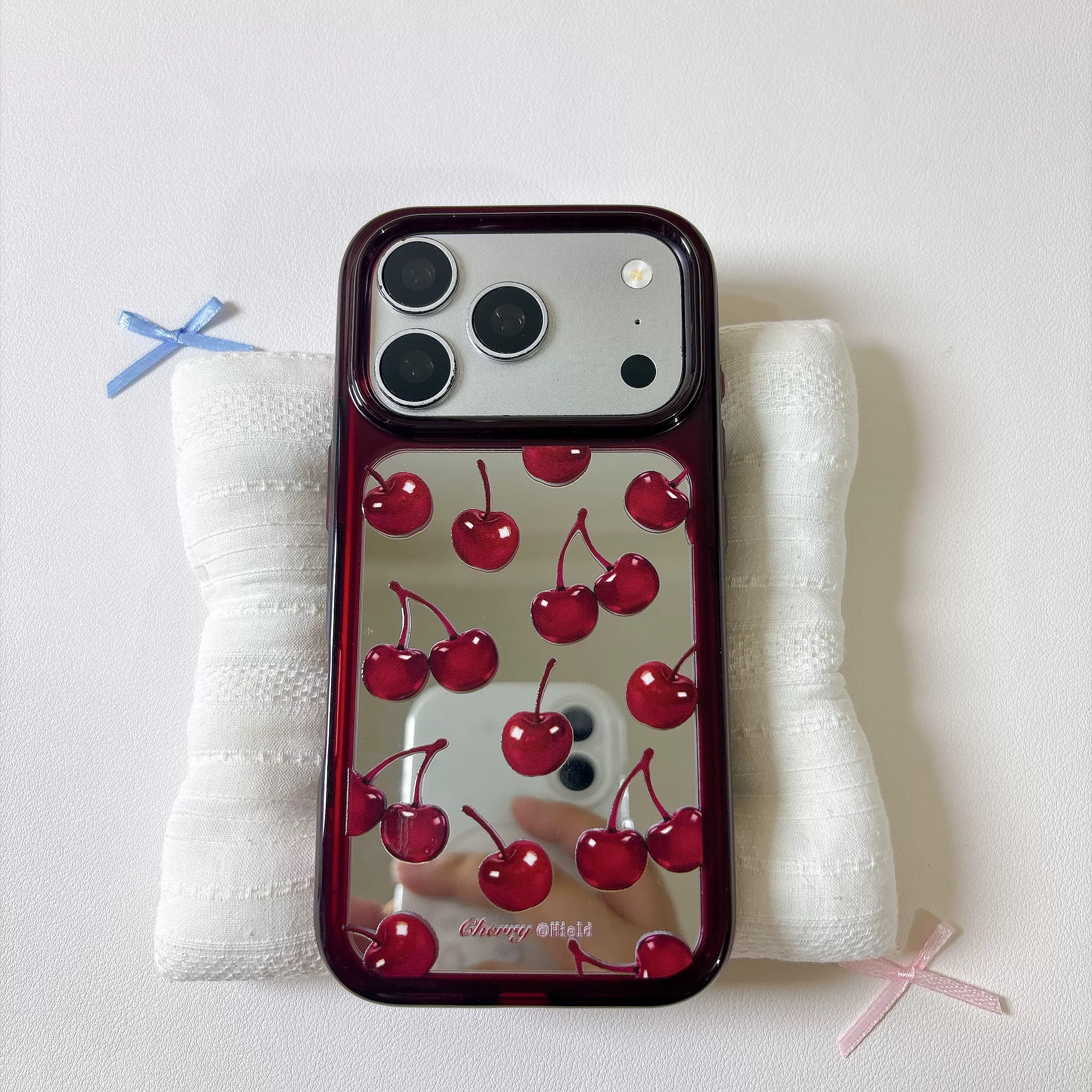 チェリー柄ミラーiPhoneケース